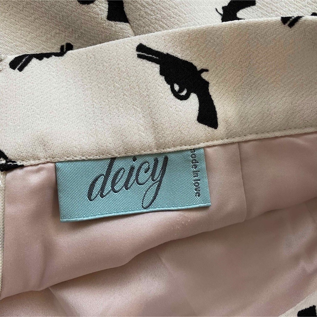 deicy(デイシー)のdeicy ピストル柄ミニスカート レディースのスカート(ミニスカート)の商品写真