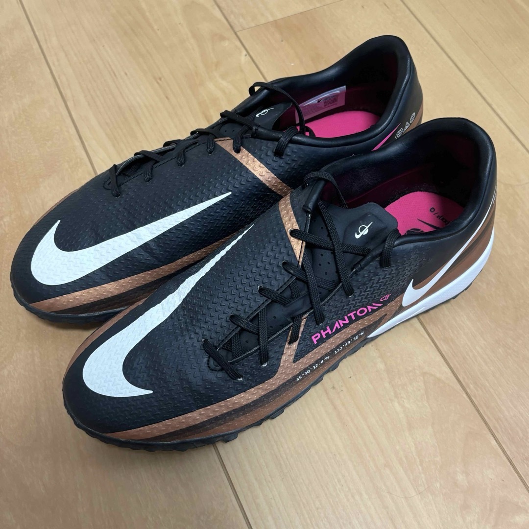 NIKE(ナイキ)のNIKE サッカー トレーニングシューズ メンズ ファントム GT2 アカデミー スポーツ/アウトドアのサッカー/フットサル(シューズ)の商品写真