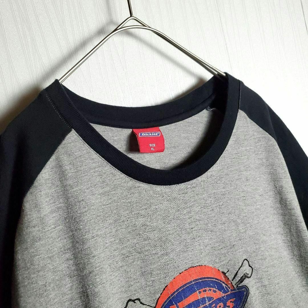 Dickies(ディッキーズ)のDickies ラグランTシャツ グレー 灰 プリント バイカラー 半袖 古着 メンズのトップス(Tシャツ/カットソー(半袖/袖なし))の商品写真