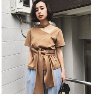 アメリヴィンテージ(Ameri VINTAGE)の美品 AMERI CHOKER NECK ASYMMETRY TOP (カットソー(半袖/袖なし))