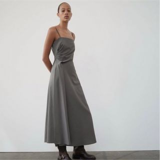 ザラ(ZARA)の【ZARA】ギャザーワンピース(新品タグ付き)(ロングワンピース/マキシワンピース)