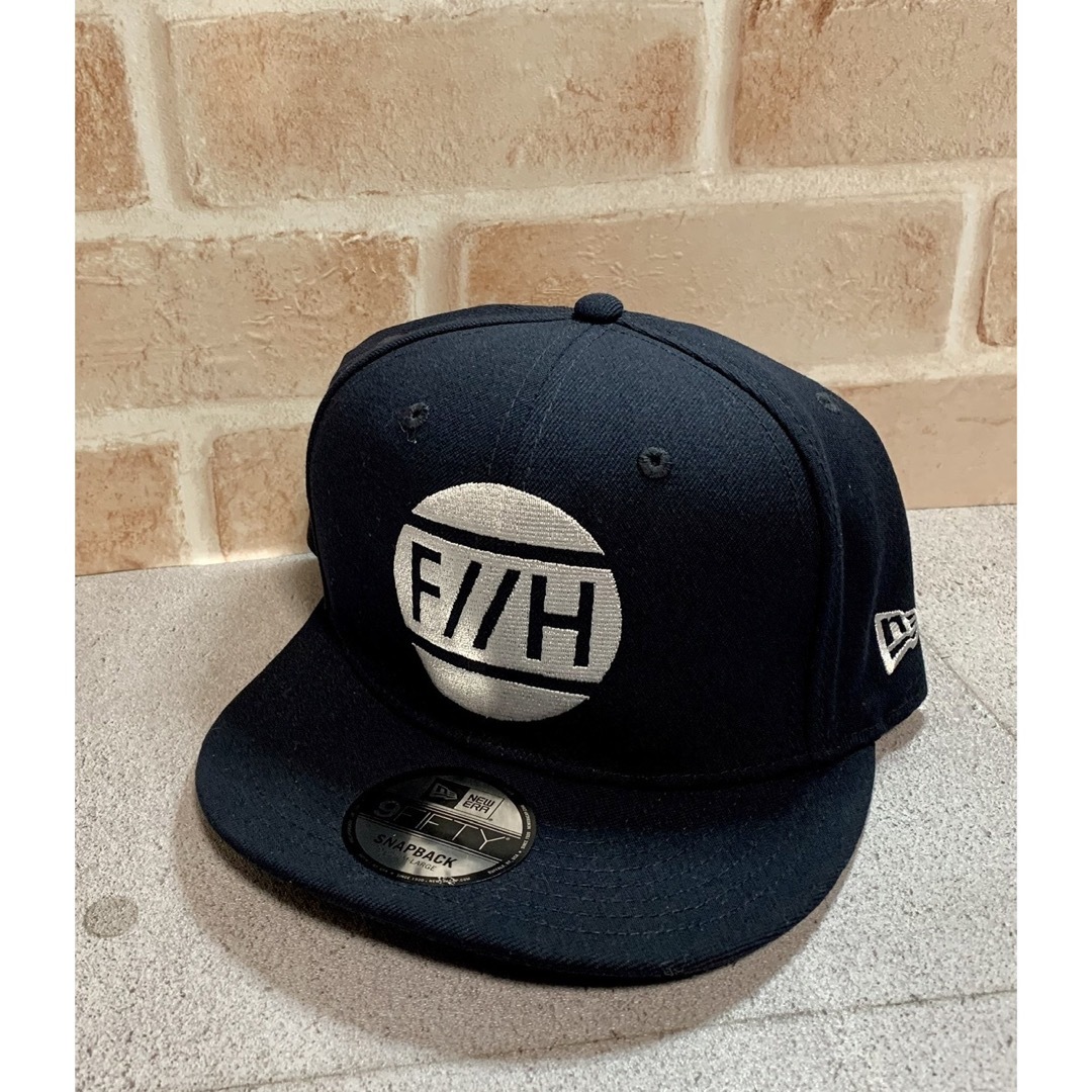 NEW ERA(ニューエラー)のハチオウジ工務店 FREELY//H  ニューエラ  コラボ キャップ ネイビー エンタメ/ホビーのタレントグッズ(男性タレント)の商品写真