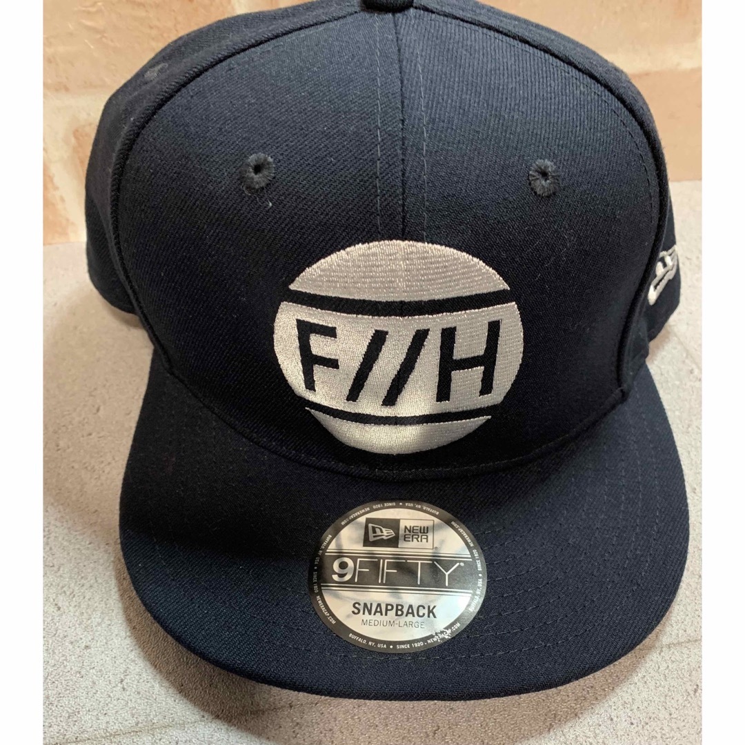 NEW ERA(ニューエラー)のハチオウジ工務店 FREELY//H  ニューエラ  コラボ キャップ ネイビー エンタメ/ホビーのタレントグッズ(男性タレント)の商品写真