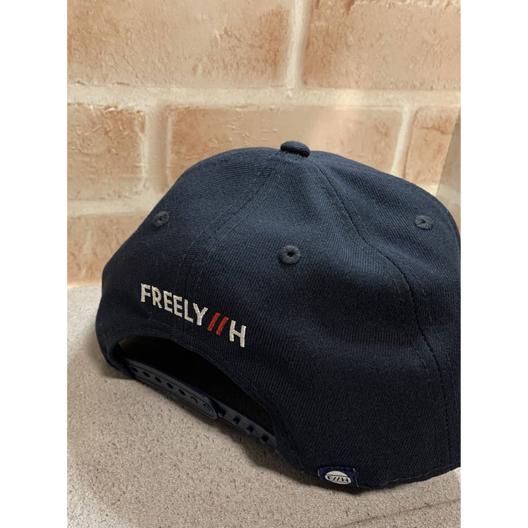 NEW ERA(ニューエラー)のハチオウジ工務店 FREELY//H  ニューエラ  コラボ キャップ ネイビー エンタメ/ホビーのタレントグッズ(男性タレント)の商品写真