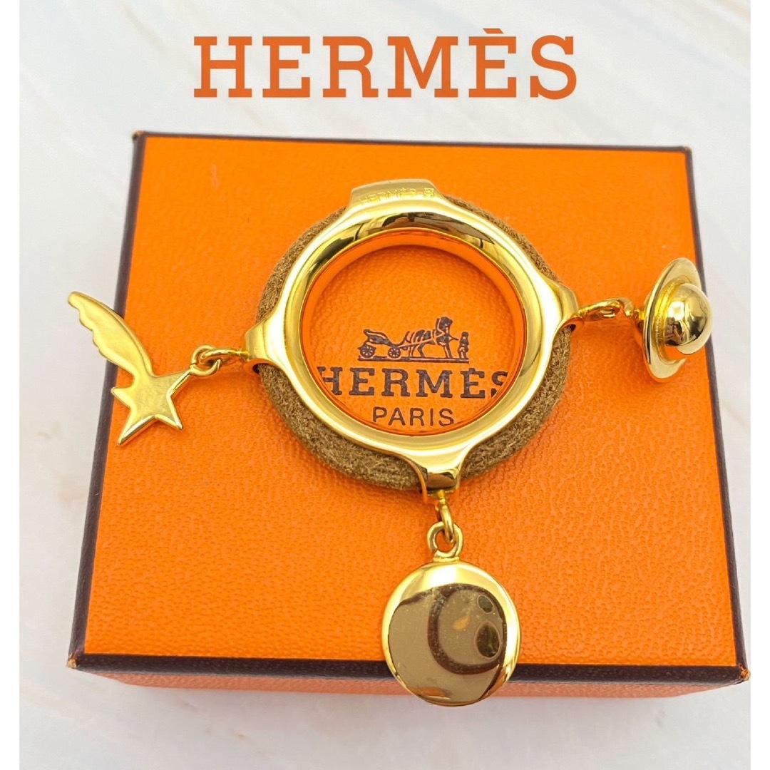 Hermes(エルメス)のHERMES エルメス　スカーフリング コメット チャーム付き レディースのファッション小物(バンダナ/スカーフ)の商品写真