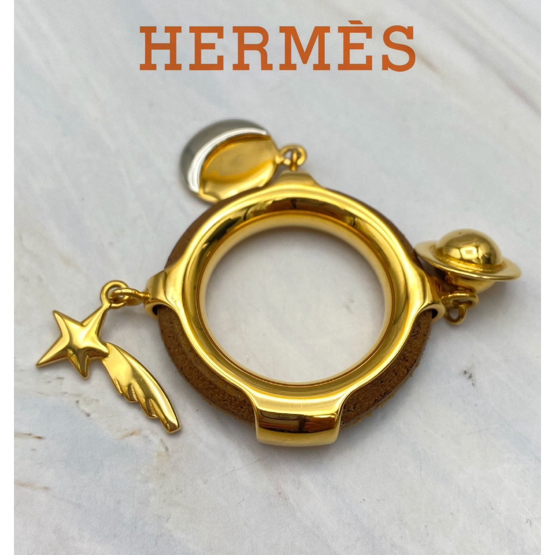 Hermes(エルメス)のHERMES エルメス　スカーフリング コメット チャーム付き レディースのファッション小物(バンダナ/スカーフ)の商品写真