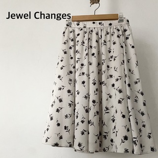 ジュエルチェンジズ(Jewel Changes)のJewel Changes ジュエルチェンジズ　花柄　スカート(ひざ丈スカート)
