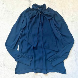 アドーア(ADORE)の【アドーア】美品シルク ノーカラーリボンピンタック シャツ ブラウス adore(その他)