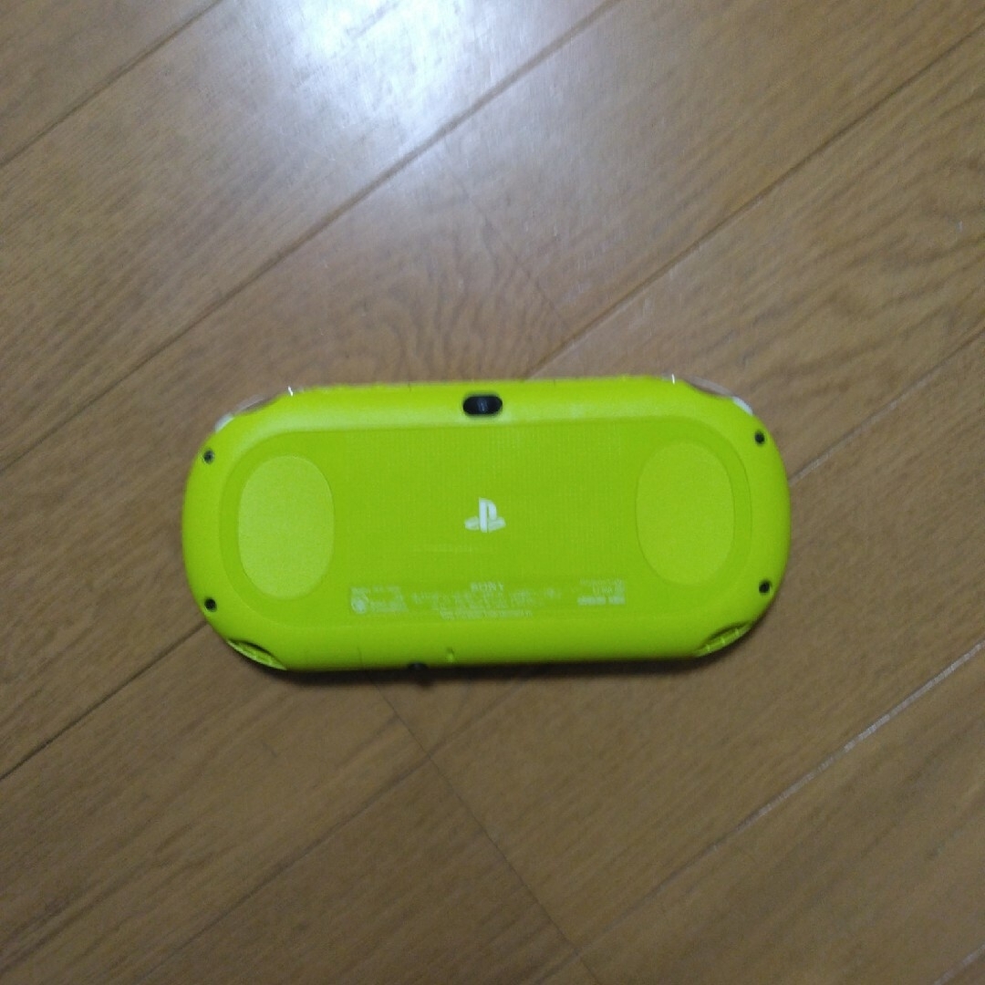 PlayStation Vita(プレイステーションヴィータ)のプレイステーションＶｉｔａ2000 エンタメ/ホビーのゲームソフト/ゲーム機本体(携帯用ゲーム機本体)の商品写真