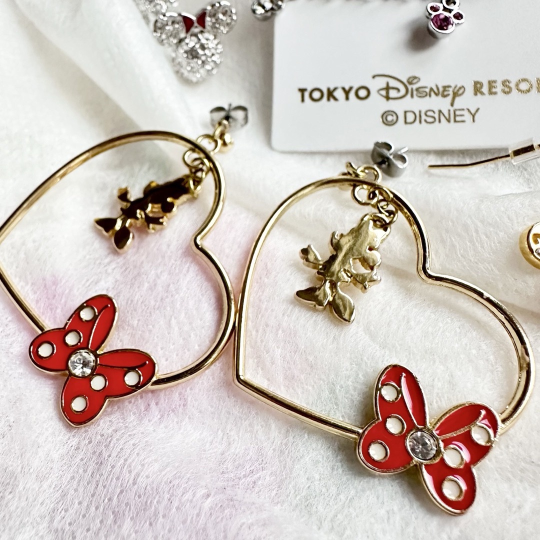 Disney(ディズニー)のTokyoDisnyland&Disnysea購入ピアス4点＆ブレスレット1点 レディースのアクセサリー(ピアス)の商品写真