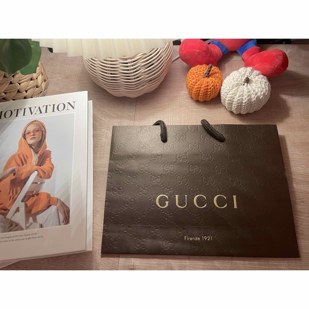 Gucci(グッチ)のグッチ紙袋　ショップバック　紙袋　ブランド紙袋 レディースのバッグ(ショップ袋)の商品写真