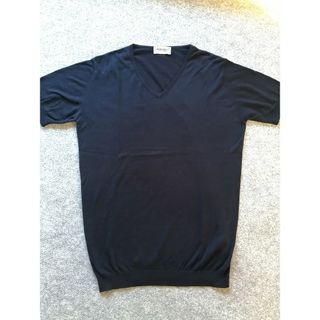 ジョンスメドレー(JOHN SMEDLEY)の【未使用に近い】JOHN SMEDLEY ジョンスメドレー Vネック ニット(Tシャツ/カットソー(半袖/袖なし))