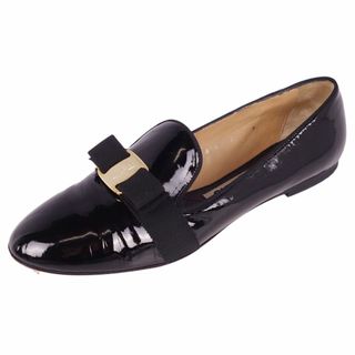 サルヴァトーレフェラガモ(Salvatore Ferragamo)のサルヴァトーレ フェラガモ Salvatore Ferragamo パンプス ヴァラ フラットパンプス ロゴ バックル パテントレザー レディース 9(26.5cm相当) ブラック(ハイヒール/パンプス)