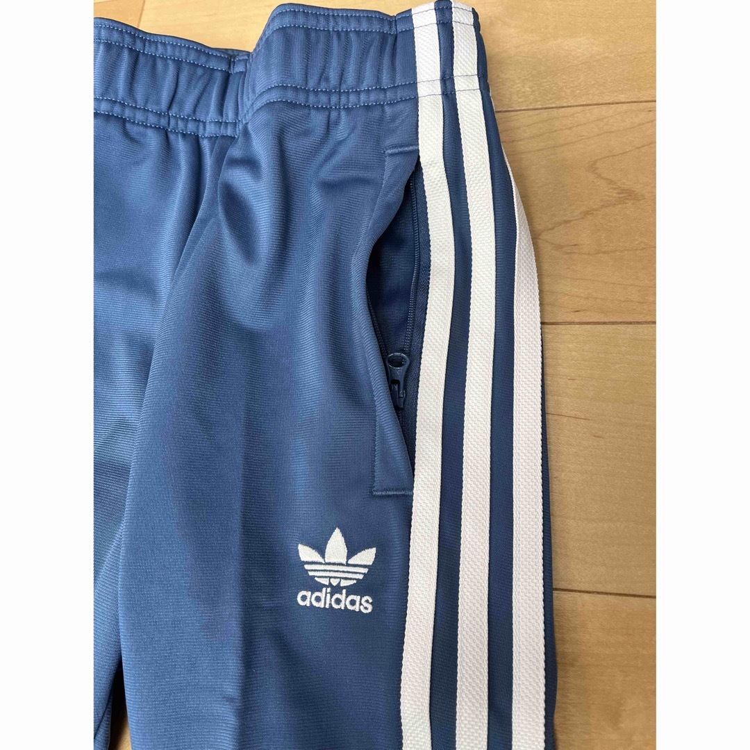 Originals（adidas）(オリジナルス)のアディダス ジャージパンツ キッズ adidas 100cm ☆新品未使用 キッズ/ベビー/マタニティのキッズ服男の子用(90cm~)(パンツ/スパッツ)の商品写真