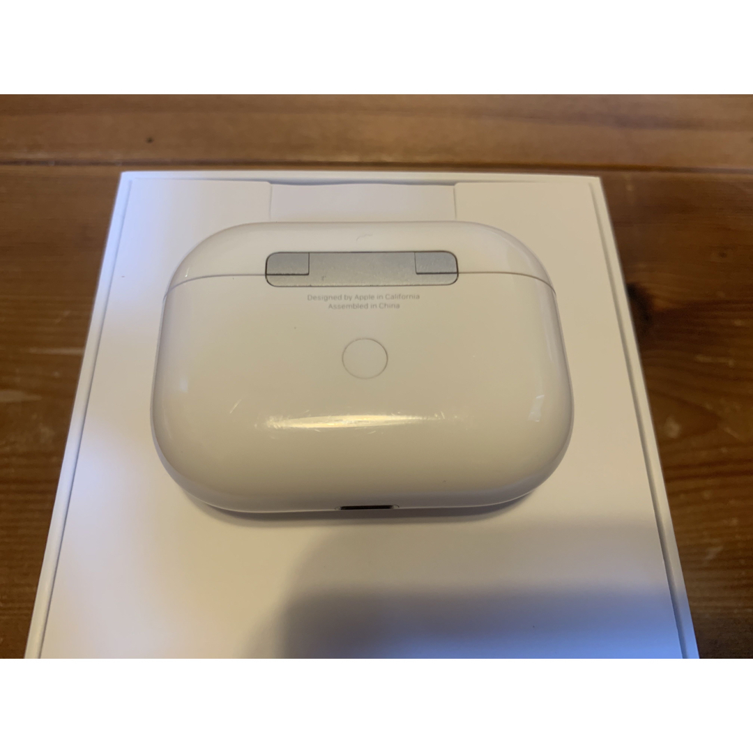 Apple(アップル)の正規品　AirPods Pro 第一世代 ケース 中古　A2190 スマホ/家電/カメラのオーディオ機器(ヘッドフォン/イヤフォン)の商品写真