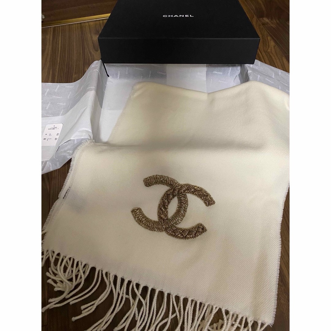 ほぼ新品 CHANEL シャネル マフラー ストール カシミヤ 羊 白 CCロゴ ほぼ新品 CHANEL シャネル マフラー ストール カシミヤ 羊 白 CCロゴ