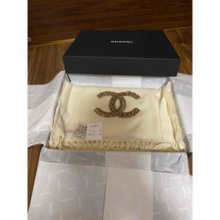 シャネル(CHANEL)のほぼ新品 CHANEL シャネル マフラー ストール カシミヤ 羊 白 CCロゴ(マフラー/ショール)