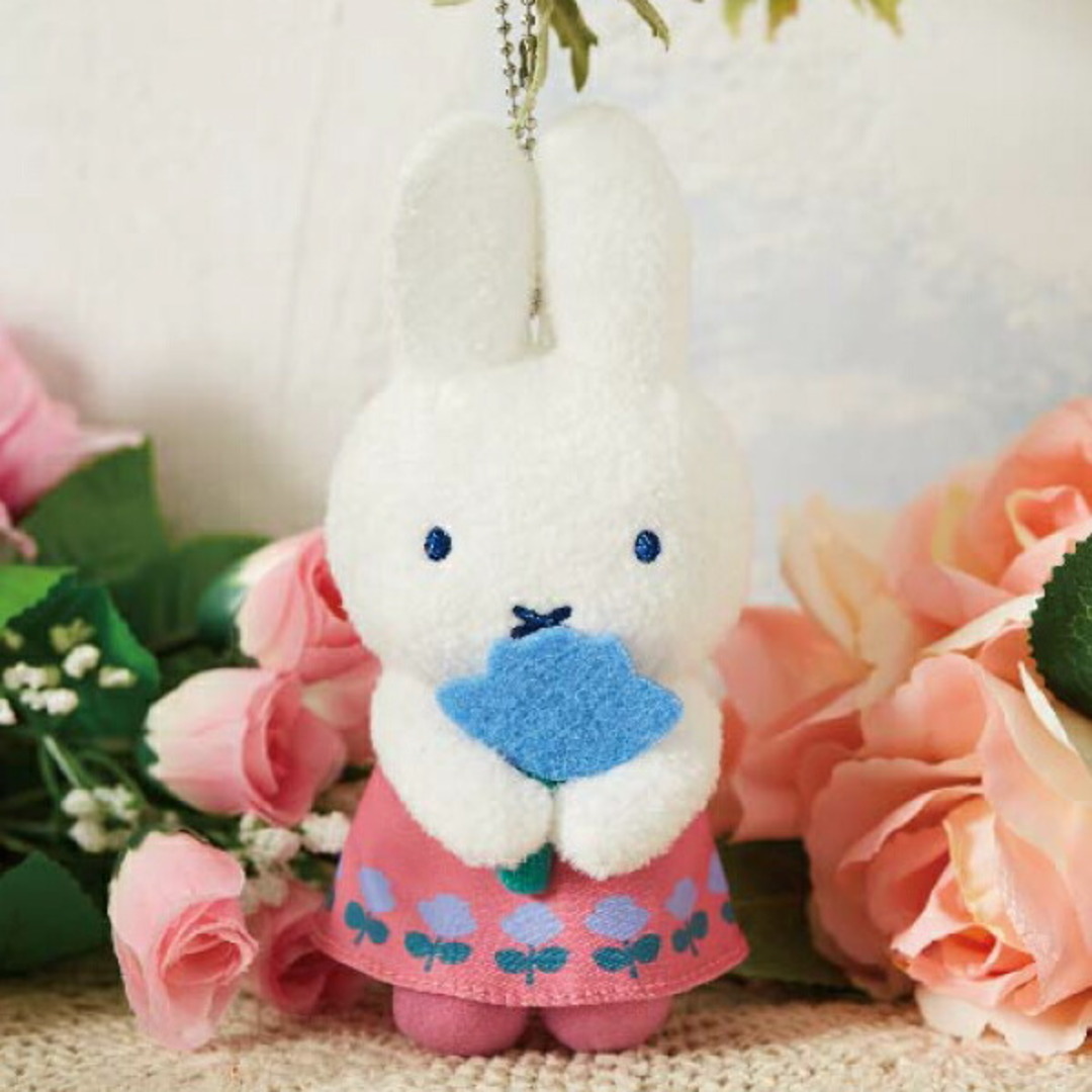 miffy(ミッフィー)のMIFFY and ROSE マスコットキーチェーン ピンク ミッフィー ローズ ぬいぐるみ キッズ/ベビー/マタニティのおもちゃ(ぬいぐるみ/人形)の商品写真