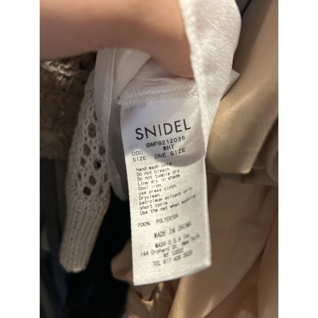 SNIDEL(スナイデル)のSNIDEL バッグデザインフリルブラウス レディースのトップス(シャツ/ブラウス(半袖/袖なし))の商品写真