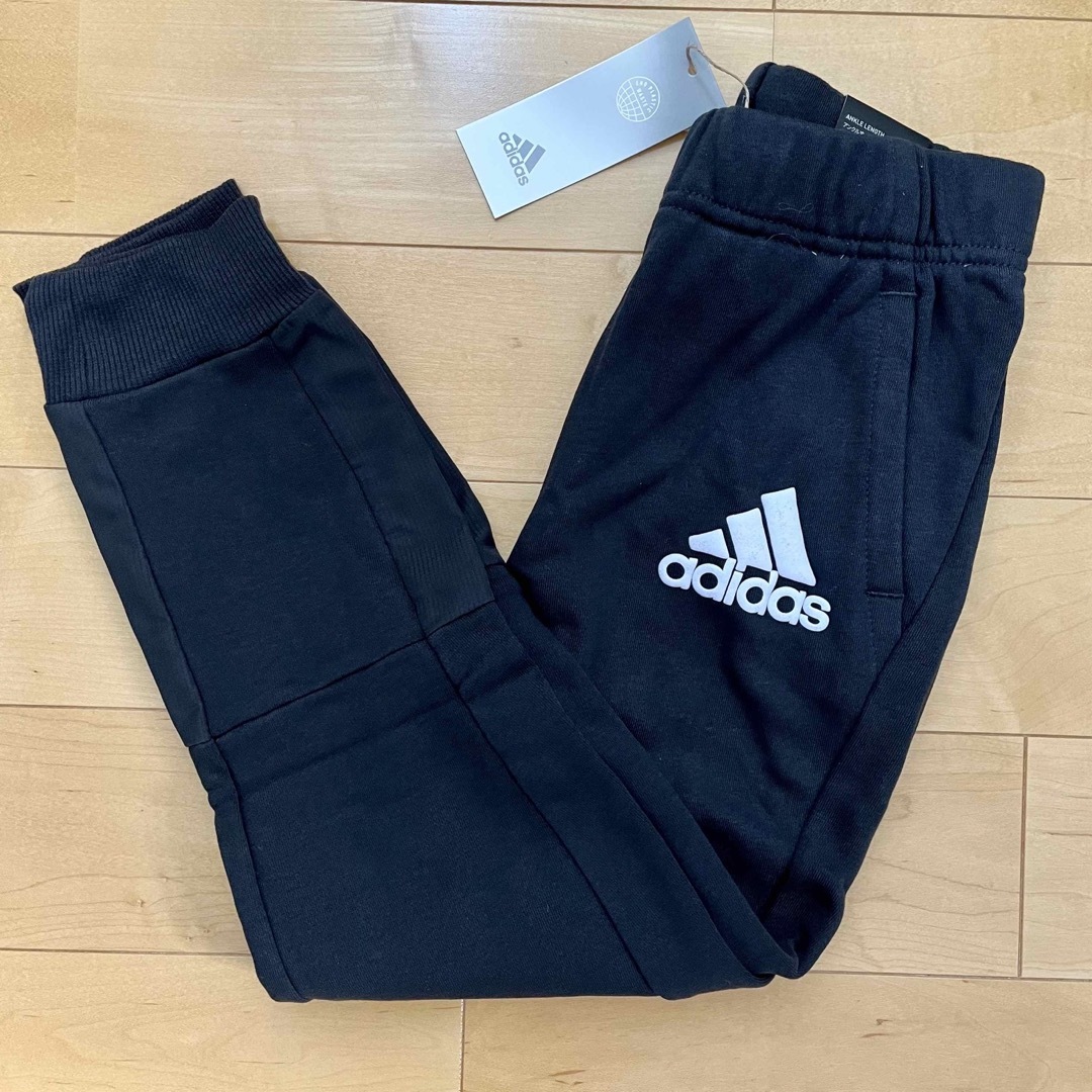 adidas(アディダス)のスウェットパンツ adidas アディダス 130cm 黒☆新品未使用 キッズ/ベビー/マタニティのキッズ服男の子用(90cm~)(パンツ/スパッツ)の商品写真