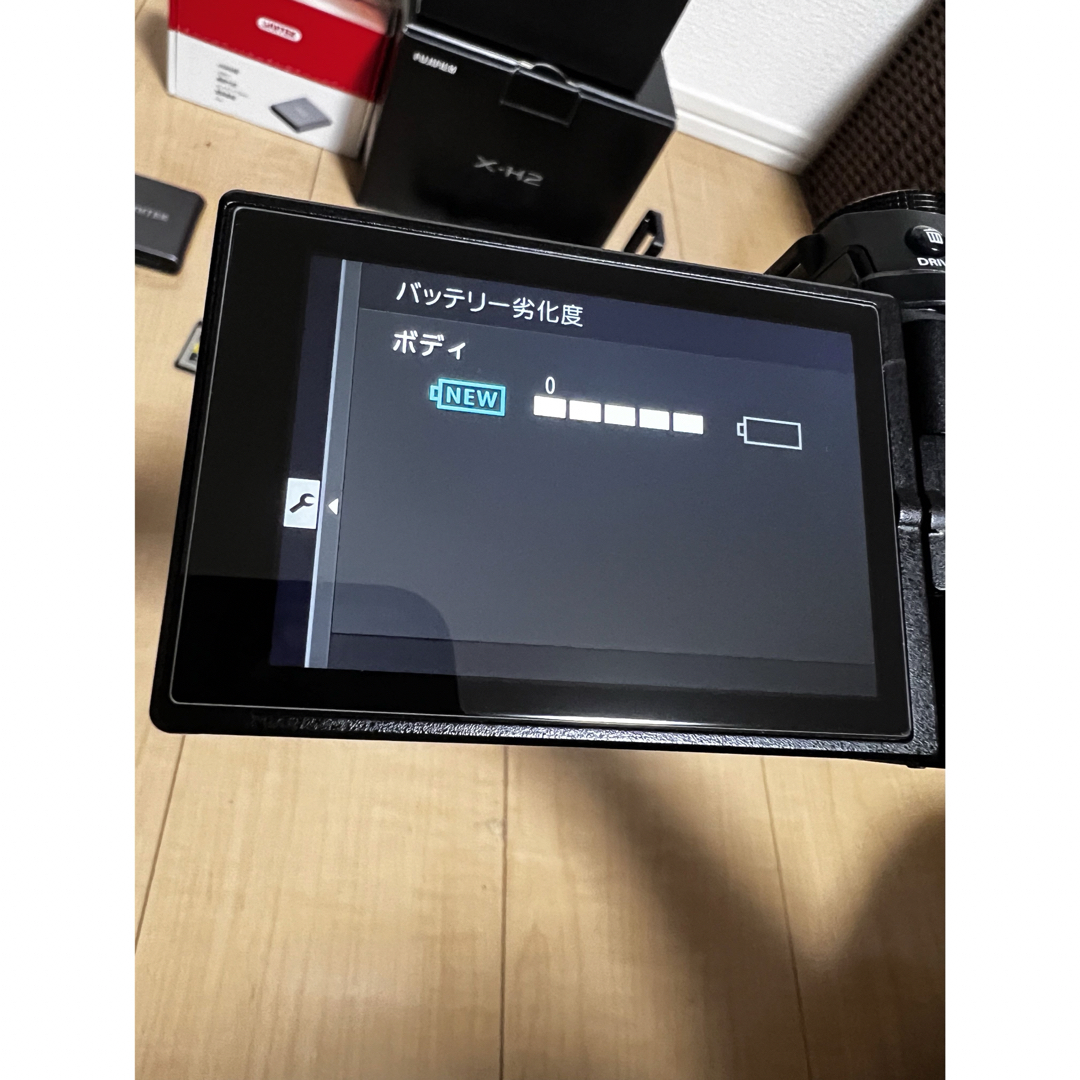 富士フイルム(フジフイルム)のX-H2 + XF18mm F1.4 R LM WR オマケ付き スマホ/家電/カメラのカメラ(ミラーレス一眼)の商品写真