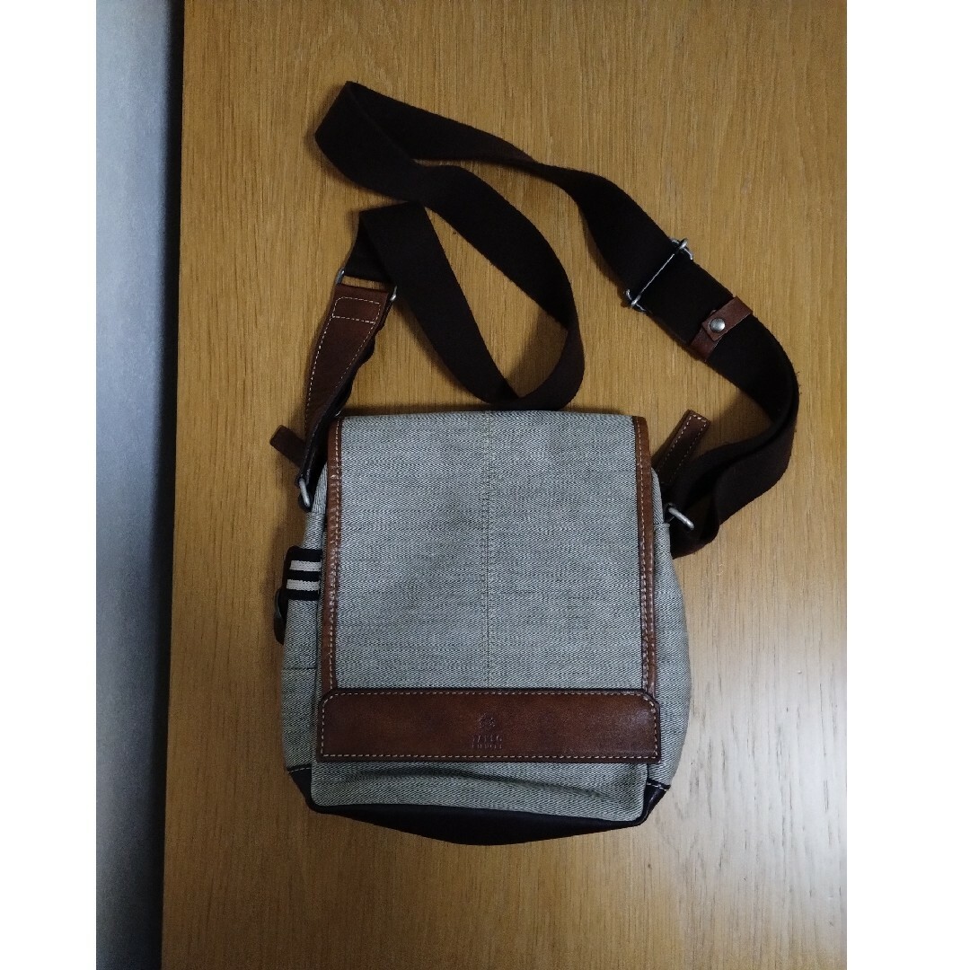 TAKEO KIKUCHI(タケオキクチ)のTAKEO KIKUCHIショルダーバッグ 斜めがけカバン メンズのバッグ(ショルダーバッグ)の商品写真