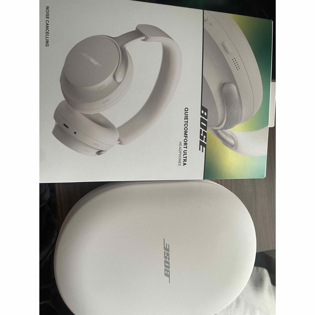 BOSE(ボーズ)のBOSE ヘッドホン QUIETCOMFORT ULTRA WHITE SMOK スマホ/家電/カメラのオーディオ機器(ヘッドフォン/イヤフォン)の商品写真