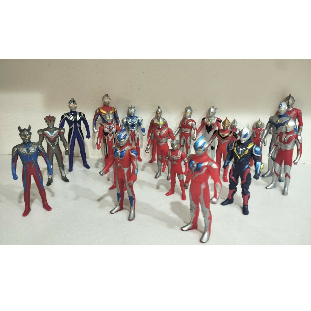 BANDAI(バンダイ)のウルトラマン　ソフビ　20体＋オマケ ハンドメイドのおもちゃ(フィギュア)の商品写真