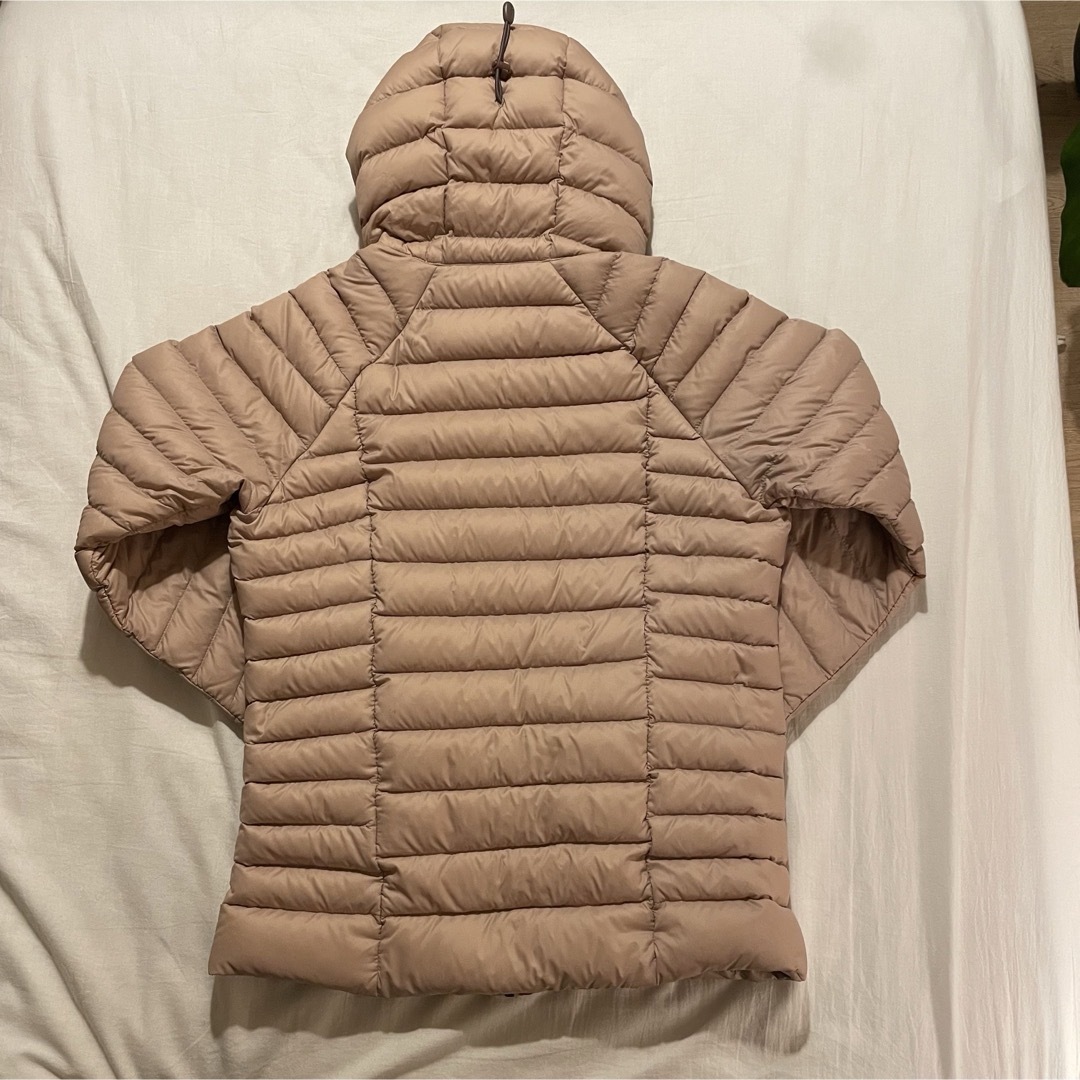 patagonia(パタゴニア)のダウンセーターフーディ　パタゴニア　WOMENS レディースのジャケット/アウター(ダウンジャケット)の商品写真