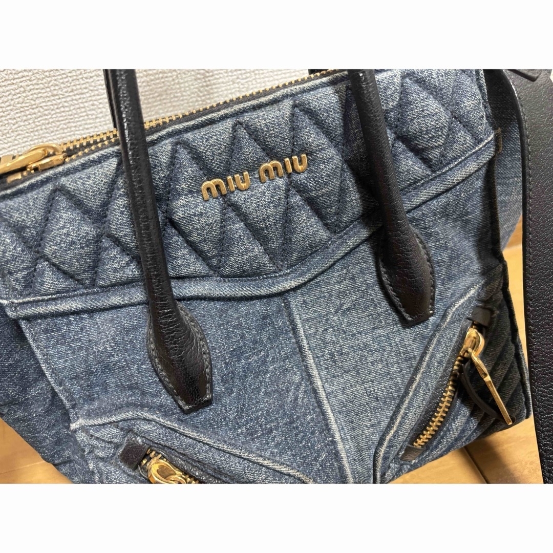 miumiu(ミュウミュウ)のMIUMIU♡バイカーバッグ レディースのバッグ(ハンドバッグ)の商品写真