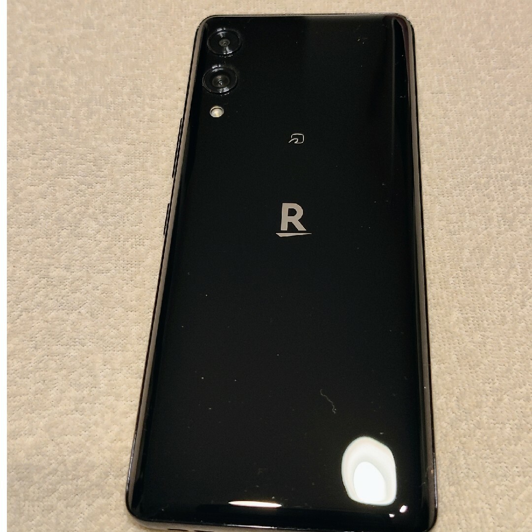 Rakuten Hand 5G P780 ブラック スマホ/家電/カメラのスマートフォン/携帯電話(スマートフォン本体)の商品写真