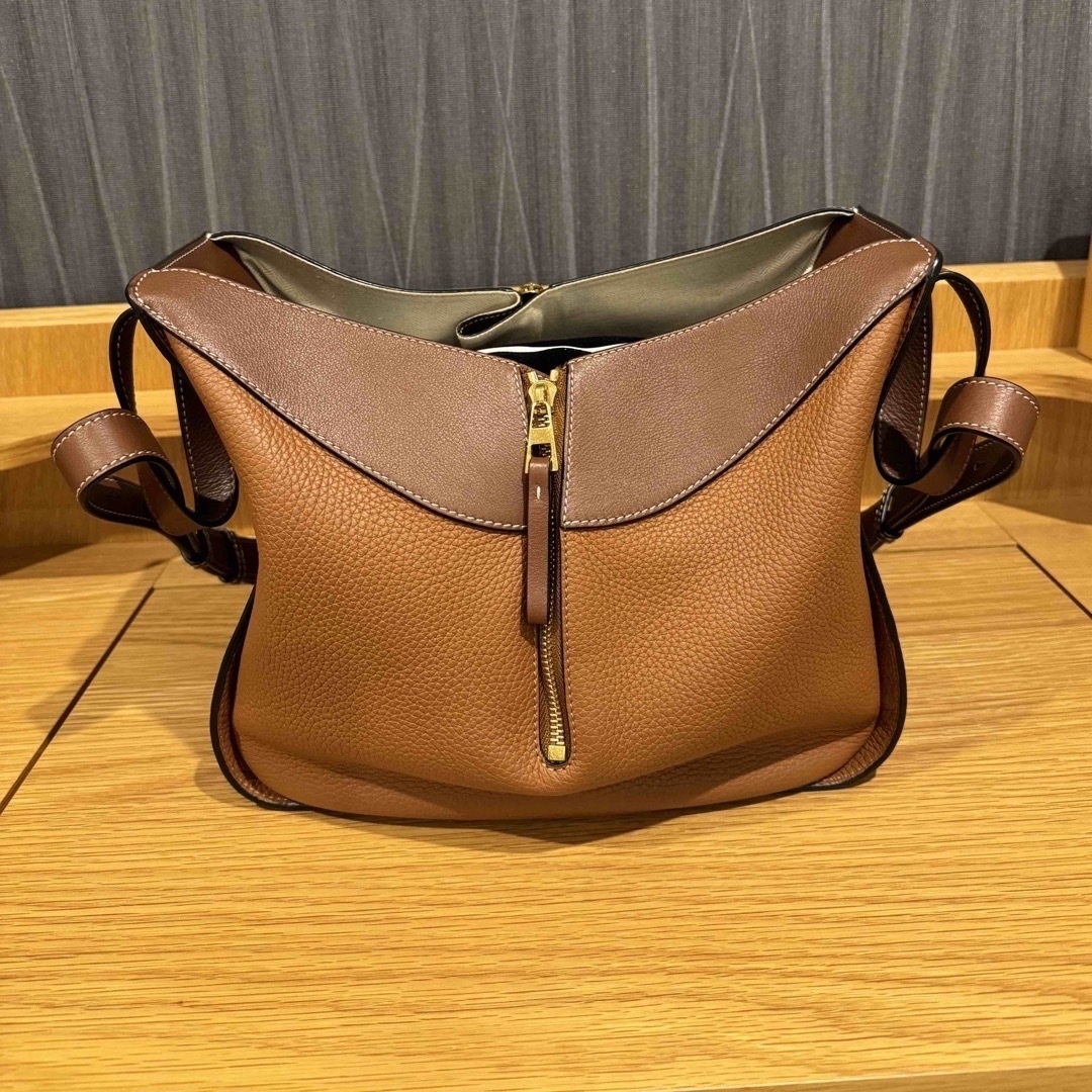 LOEWE(ロエベ)のLOEWE ハンモック　スモール　タン レディースのバッグ(ショルダーバッグ)の商品写真