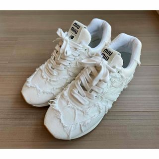 ミュウミュウ(miumiu)のmiumiu ニューバランス NB574W ホワイト スニーカー 39.5(スニーカー)