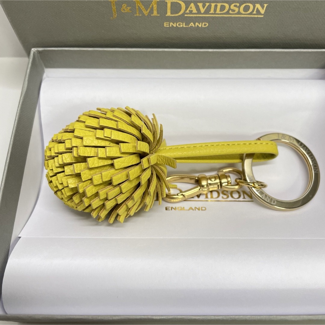 J&M DAVIDSON(ジェイアンドエムデヴィッドソン)の未使用☆J&M DAVIDSON デヴィッドソン キーポンポン アカシアイエロー レディースのファッション小物(キーホルダー)の商品写真