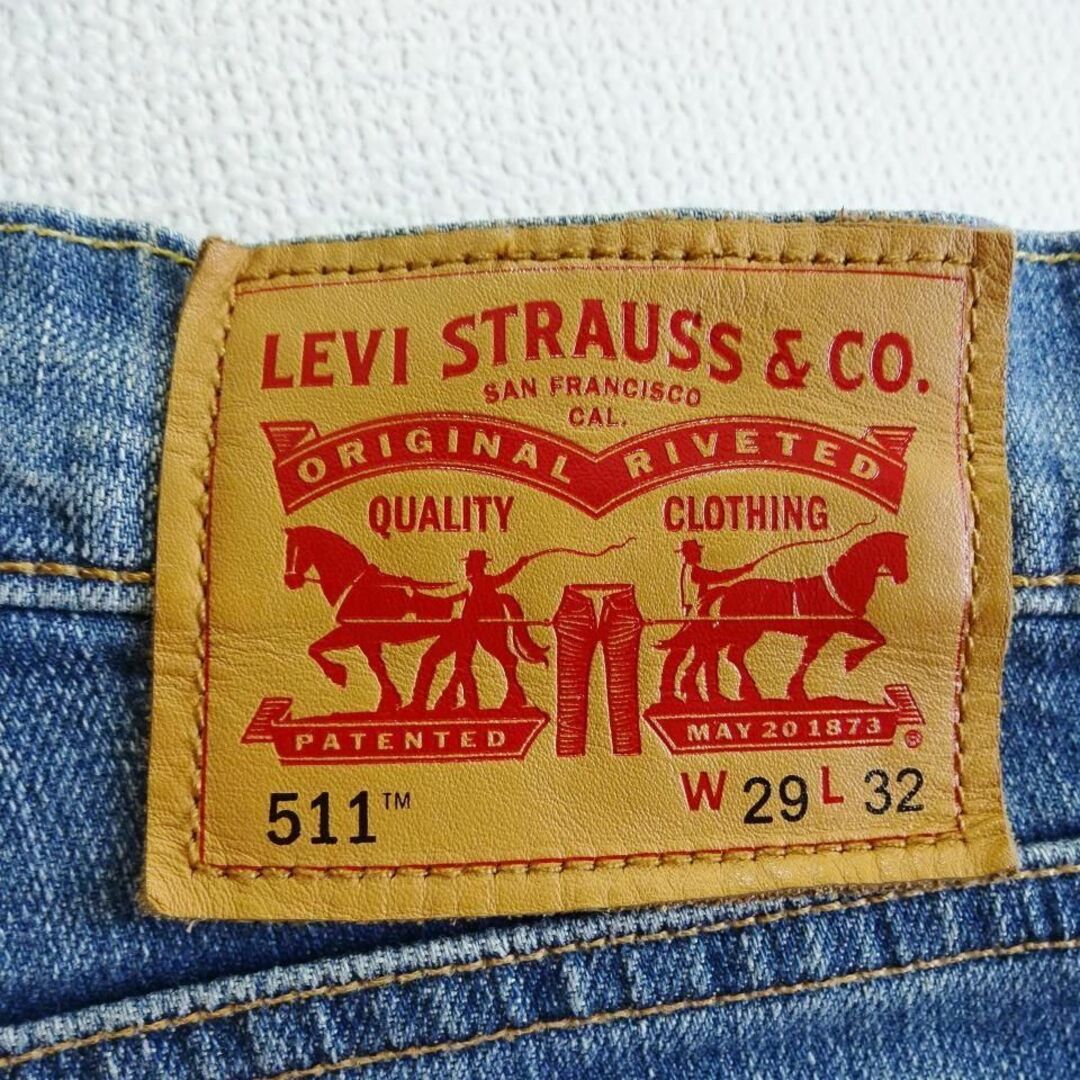 Levi's(リーバイス)のリーバイス　511　W75cm　スリムデニム　強ストレッチ　鬼ヒゲ　淡青 メンズのパンツ(デニム/ジーンズ)の商品写真