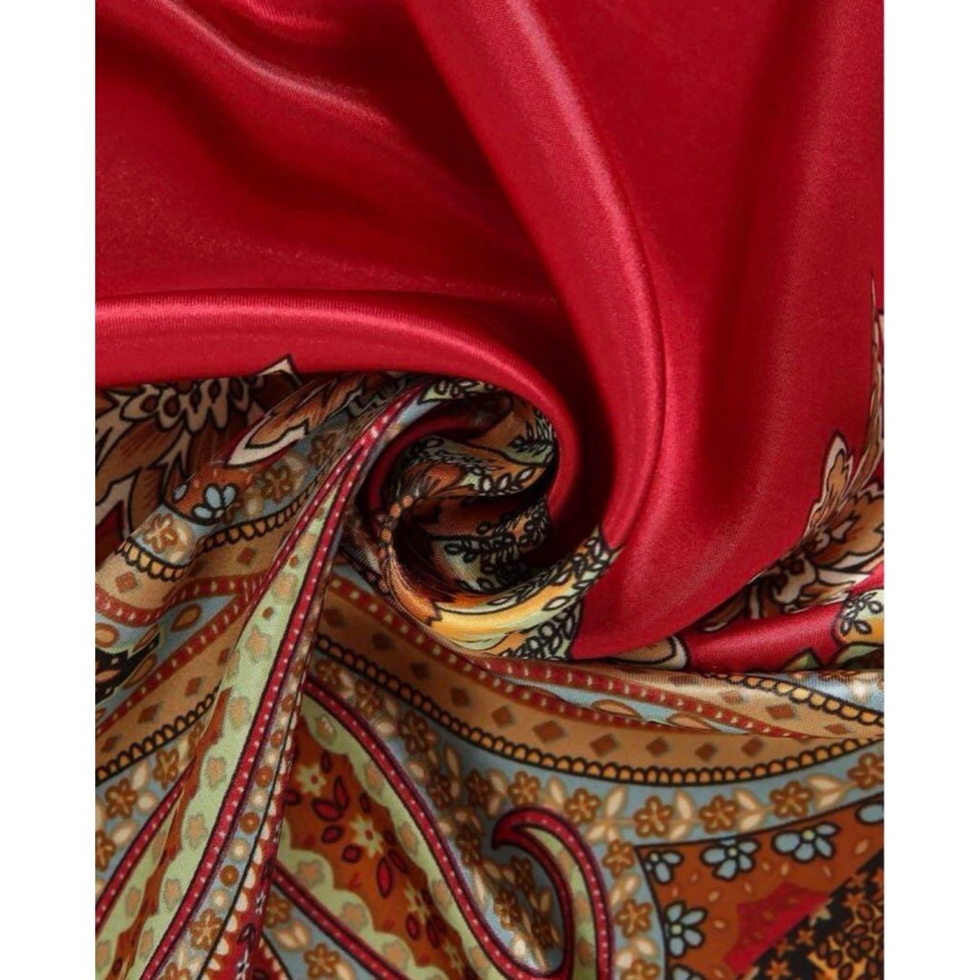 ZARA(ザラ)の新品　レッド　ペイズリー柄　スカーフ　バンダナ　トップス　タンクトップ　4way レディースのファッション小物(バンダナ/スカーフ)の商品写真