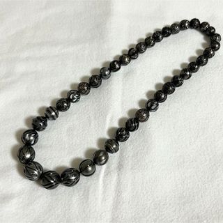 黒蝶真珠 ネックレス カービング加工 13.5-9.5ミリ レア 美品(ネックレス)