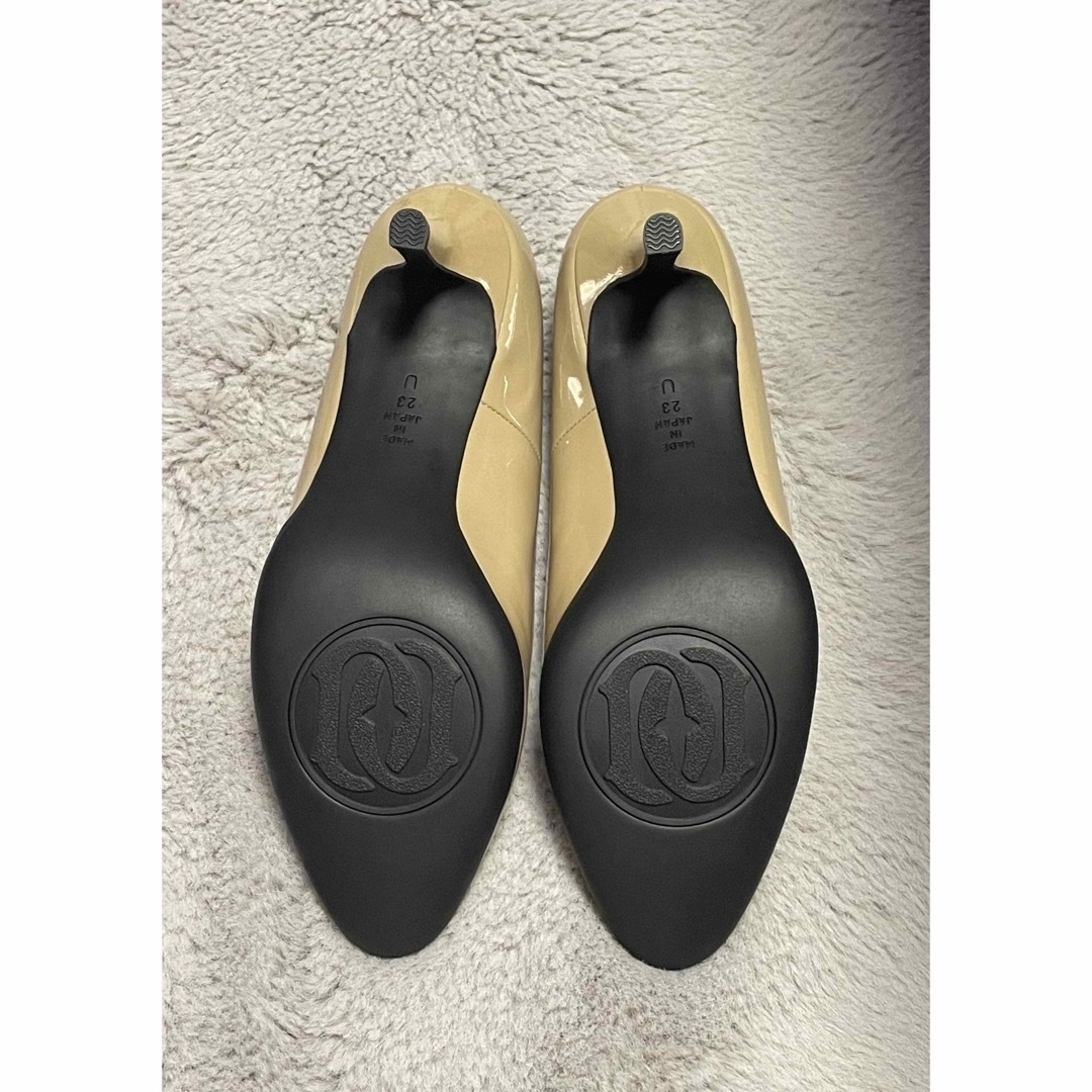 DIANA(ダイアナ)のDIANAのダイアナ パンプス ベージュエナメル 新品23cm レディースの靴/シューズ(ハイヒール/パンプス)の商品写真