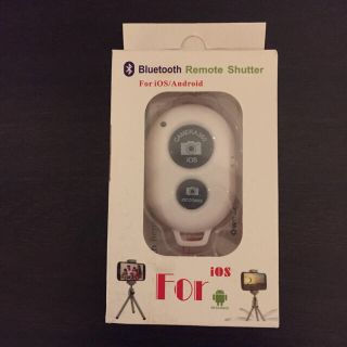 自撮りに便利♬【新品】Bluetoothカメラシャッターリモコン/人気のホワイト(その他)