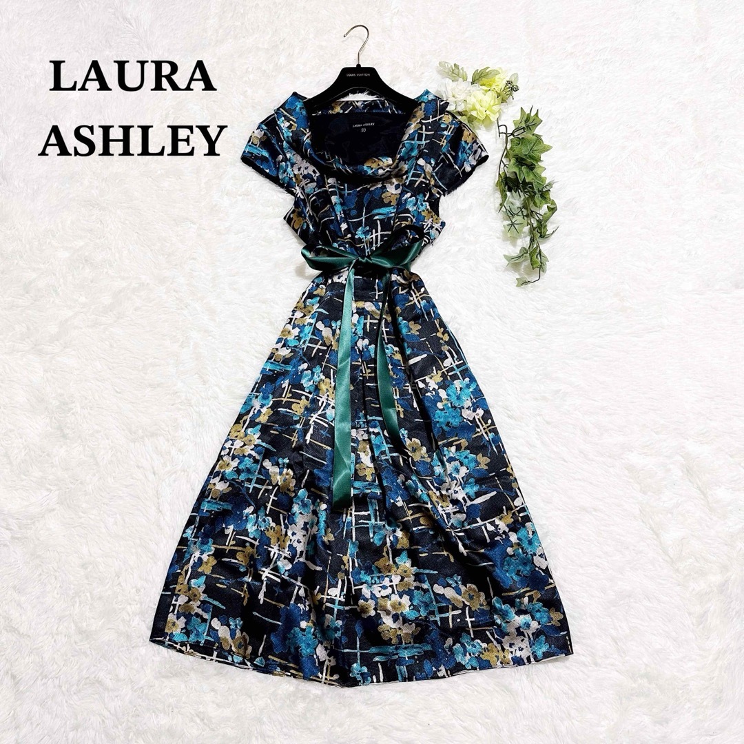 LAURA ASHLEY(ローラアシュレイ)の極美品 希少サイズ ローラアシュレイ シルキーワンピース 総柄 花柄 XL レディースのワンピース(ロングワンピース/マキシワンピース)の商品写真