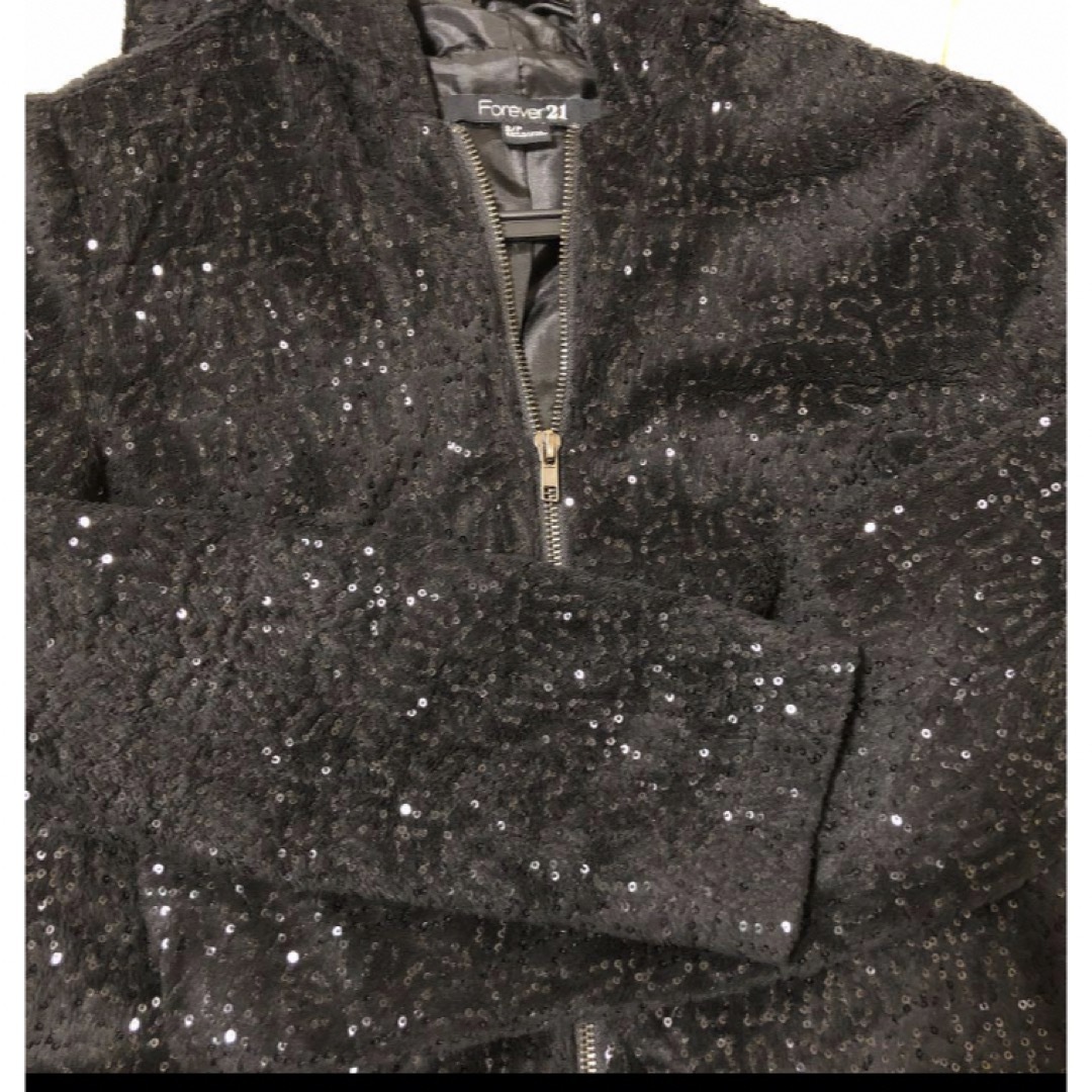 FOREVER 21(フォーエバートゥエンティーワン)のスパンコールパーカー レディースのジャケット/アウター(ブルゾン)の商品写真