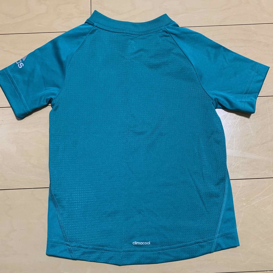 adidas(アディダス)の【美品】キッズ　半袖Tシャツ adidas 無地　スポーツ　120 キッズ/ベビー/マタニティのキッズ服男の子用(90cm~)(Tシャツ/カットソー)の商品写真