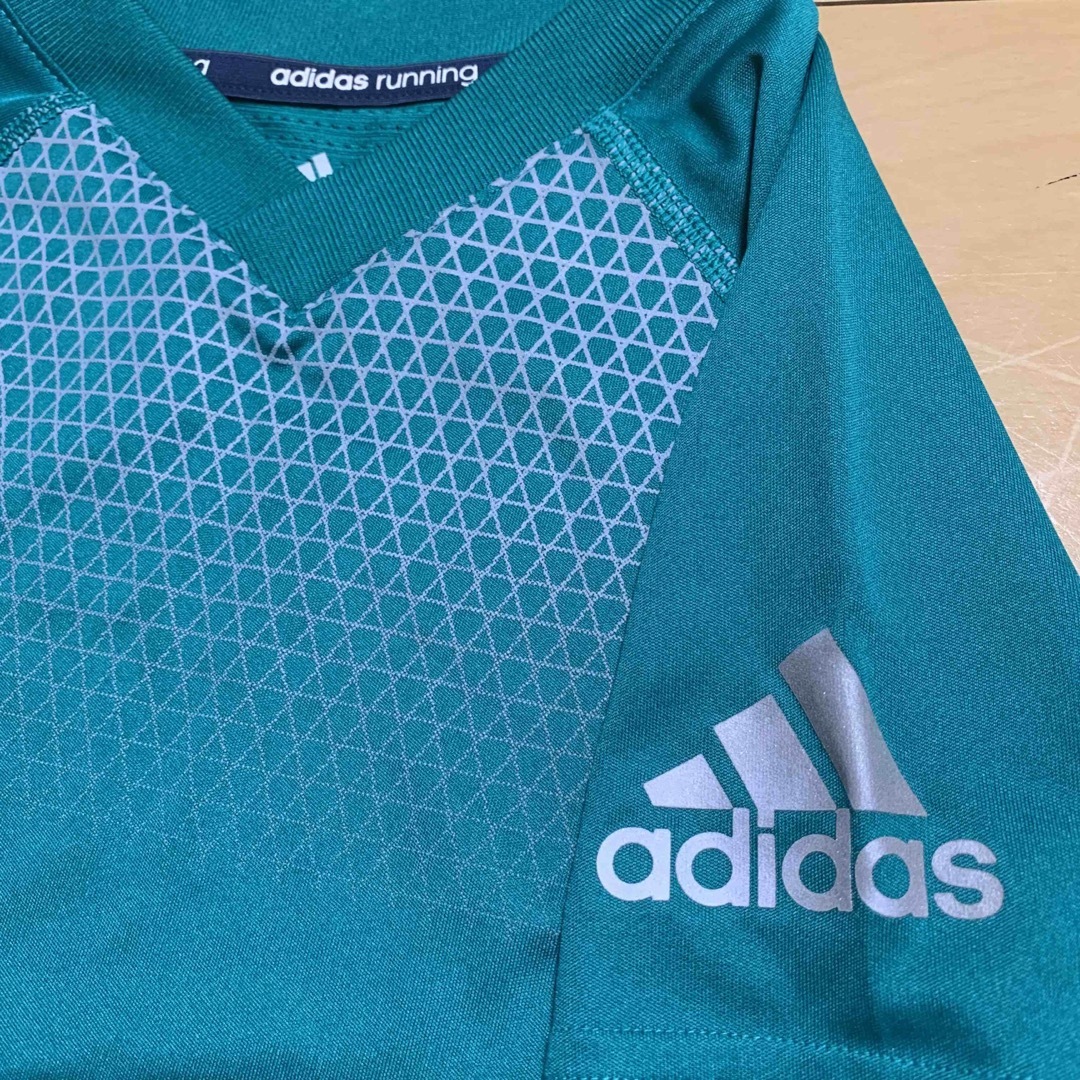 adidas(アディダス)の【美品】キッズ　半袖Tシャツ adidas 無地　スポーツ　120 キッズ/ベビー/マタニティのキッズ服男の子用(90cm~)(Tシャツ/カットソー)の商品写真