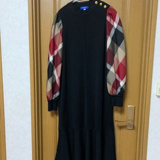 ブルーレーベルクレストブリッジ(BLUE LABEL CRESTBRIDGE)のお値下げ可　ブルーレーベルクレストブリッジ　袖チェックワンピース　38(ロングワンピース/マキシワンピース)