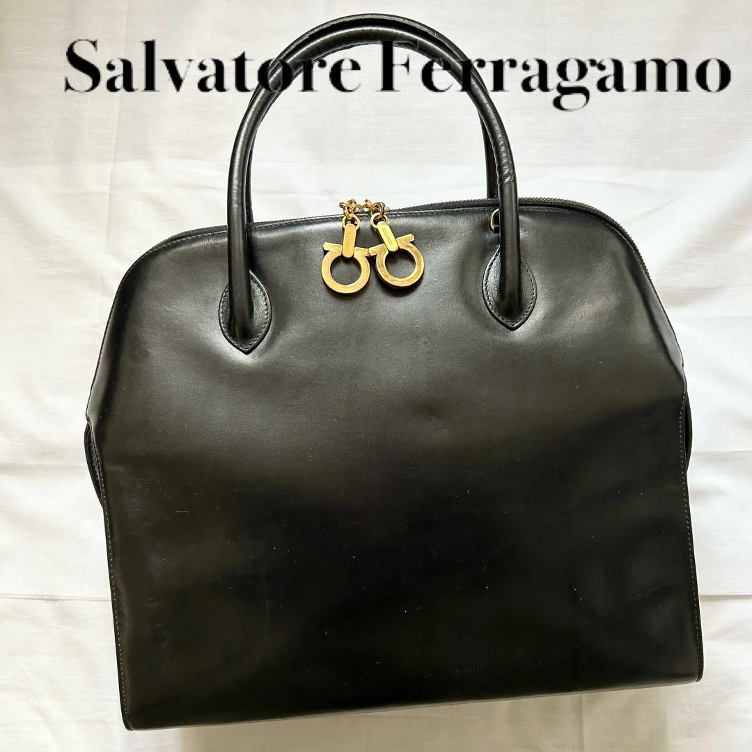 Salvatore Ferragamo(サルヴァトーレフェラガモ)の✨美品✨Salvatore Ferragamo ハンドバッグ　レザー　ガンチーニ レディースのバッグ(ハンドバッグ)の商品写真