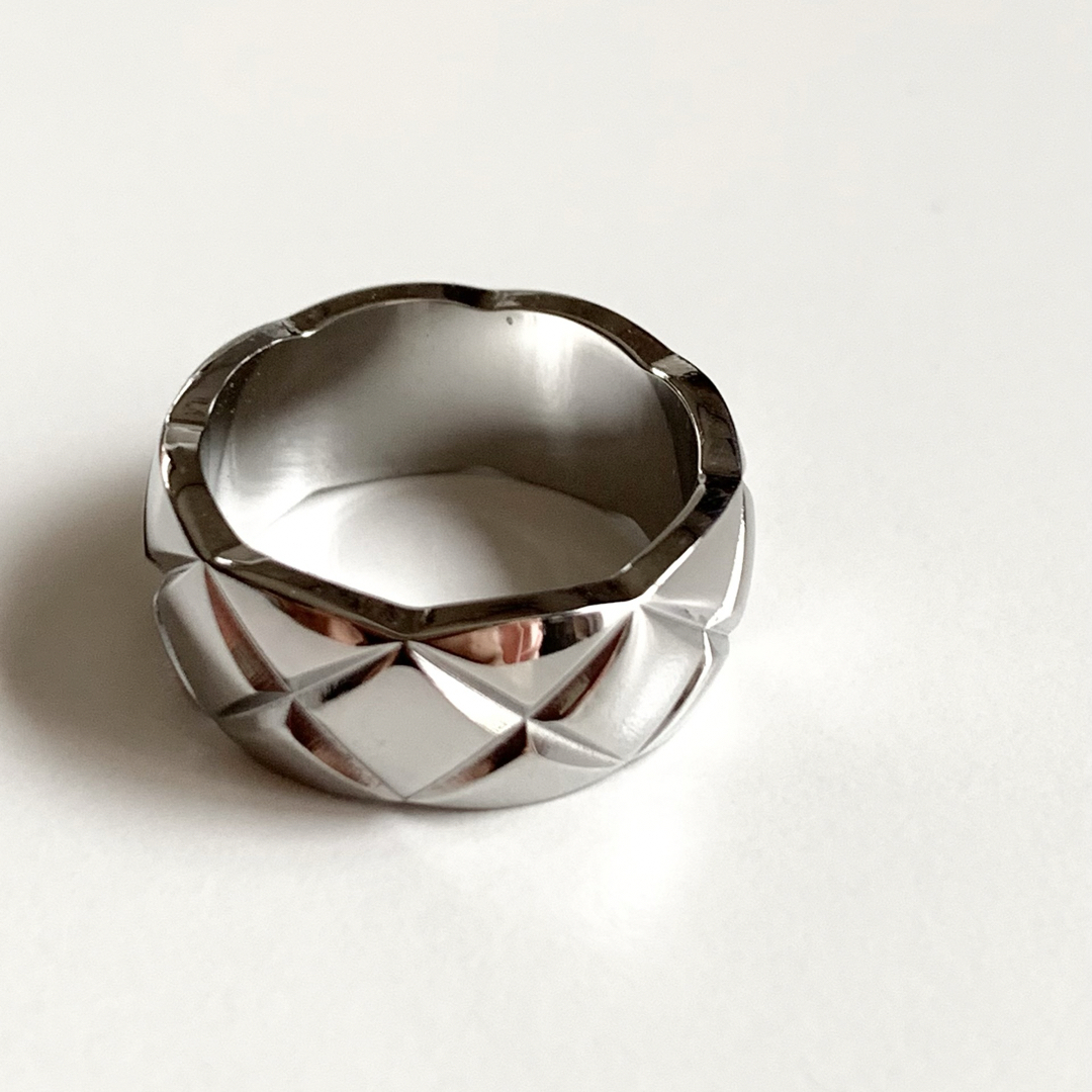 ステンレス　キルティングリング　シルバー　 レディースのアクセサリー(リング(指輪))の商品写真