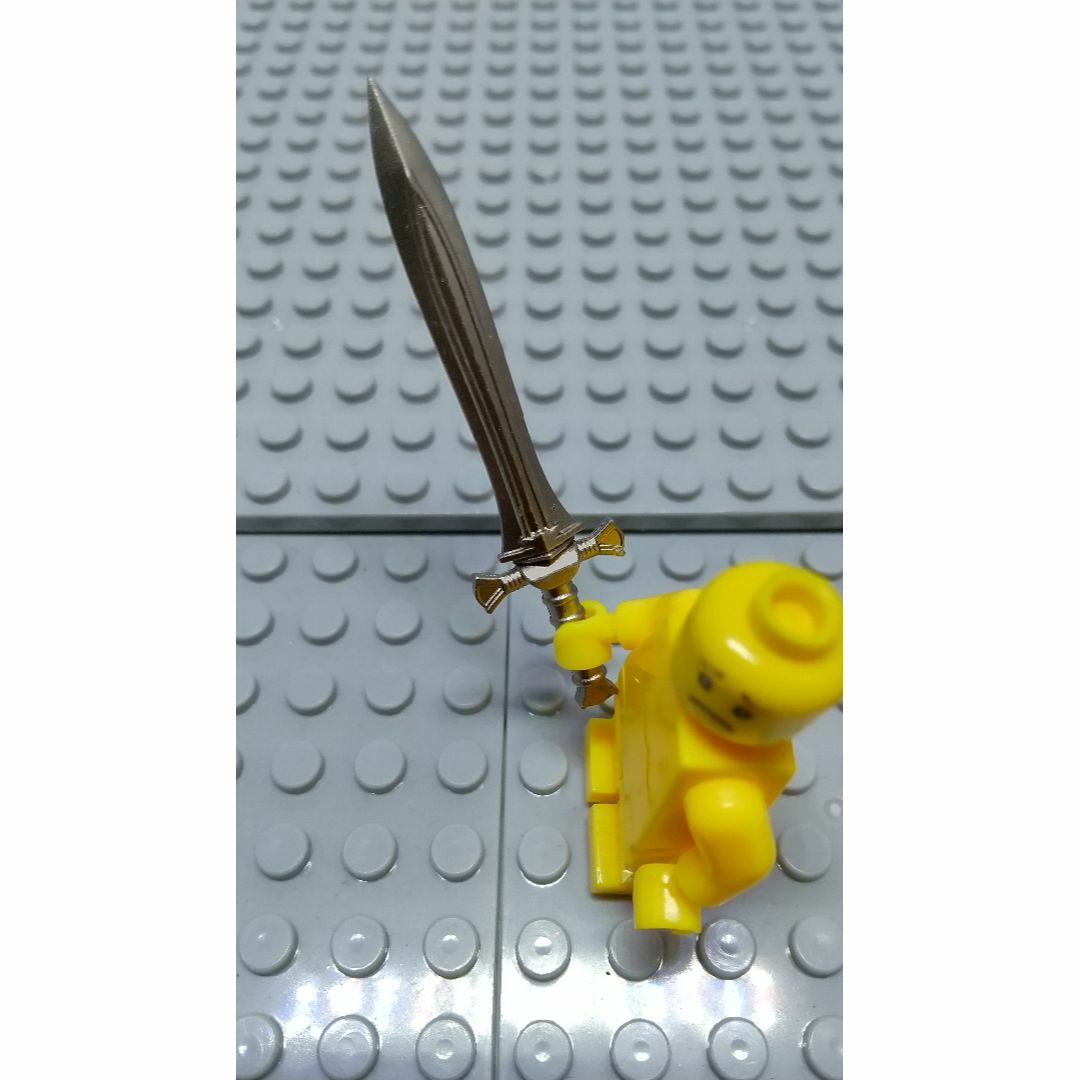 両手剣　グレー　LEGO互換　レゴ武器　エクスカリバー　モンハン　インテリア エンタメ/ホビーのフィギュア(SF/ファンタジー/ホラー)の商品写真