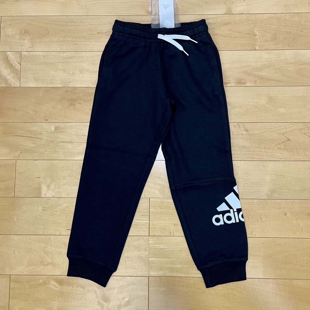 adidas(アディダス)のスウェットパンツ adidas アディダス 110cm 黒☆新品未使用 キッズ/ベビー/マタニティのキッズ服男の子用(90cm~)(パンツ/スパッツ)の商品写真