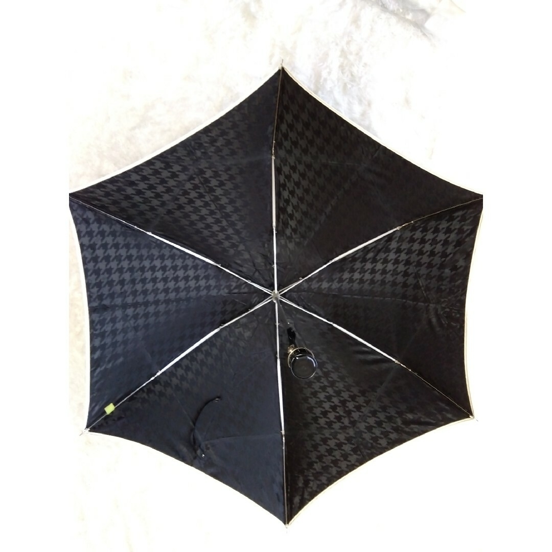 PRIVATE LABEL(プライベートレーベル)のプライベートレーベル　ブラック　折りたたみ傘　雨傘 レディースのファッション小物(傘)の商品写真