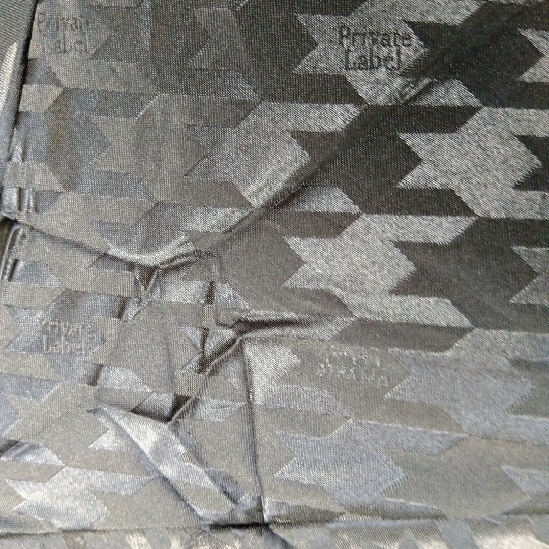 PRIVATE LABEL(プライベートレーベル)のプライベートレーベル　ブラック　折りたたみ傘　雨傘 レディースのファッション小物(傘)の商品写真